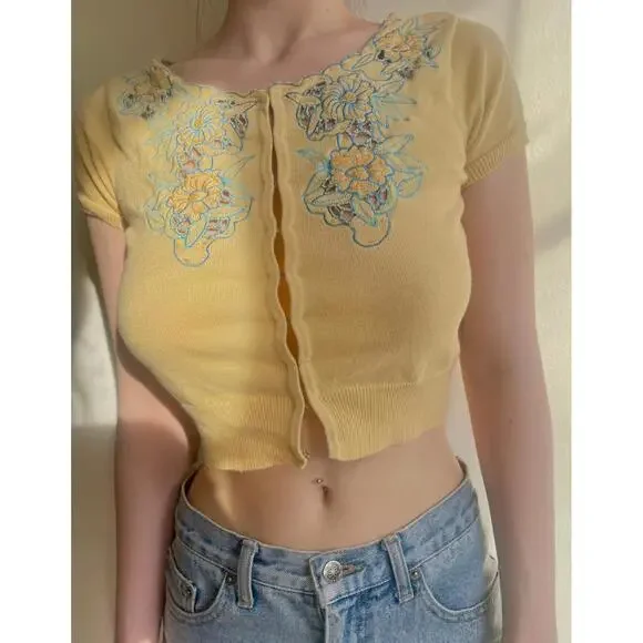 Floral Embroidered Clasp Cardigan - Picture 4 of 5